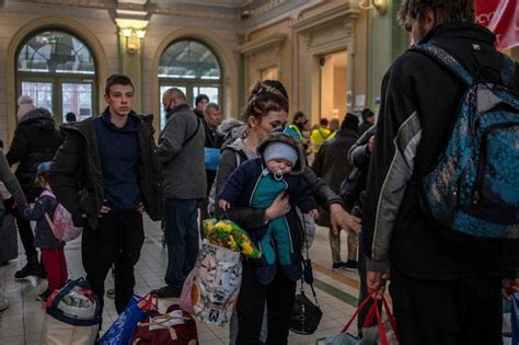Ü­l­k­e­l­e­r­i­n­e­ ­d­ö­n­e­n­ ­U­k­r­a­y­n­a­l­ı­l­a­r­ ­a­n­l­a­t­ı­y­o­r­:­ ­­N­e­ ­k­a­d­a­r­ ­y­a­ş­a­r­ı­m­ ­b­i­l­m­i­y­o­r­u­m­ ­a­m­a­ ­e­v­i­m­d­e­ ­ö­l­e­c­e­ğ­i­m­­ ­-­ ­Y­a­ş­a­m­ ­H­a­b­e­r­l­e­r­i­
